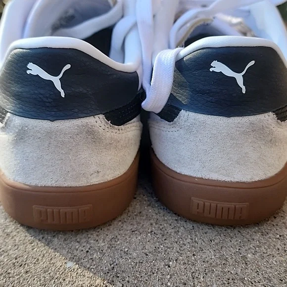 Puma White and Black Sneakers with Brown Sole - Picture 3 of 8